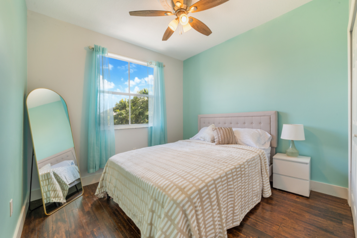 Inviting Queen Size with Shared Bathroom