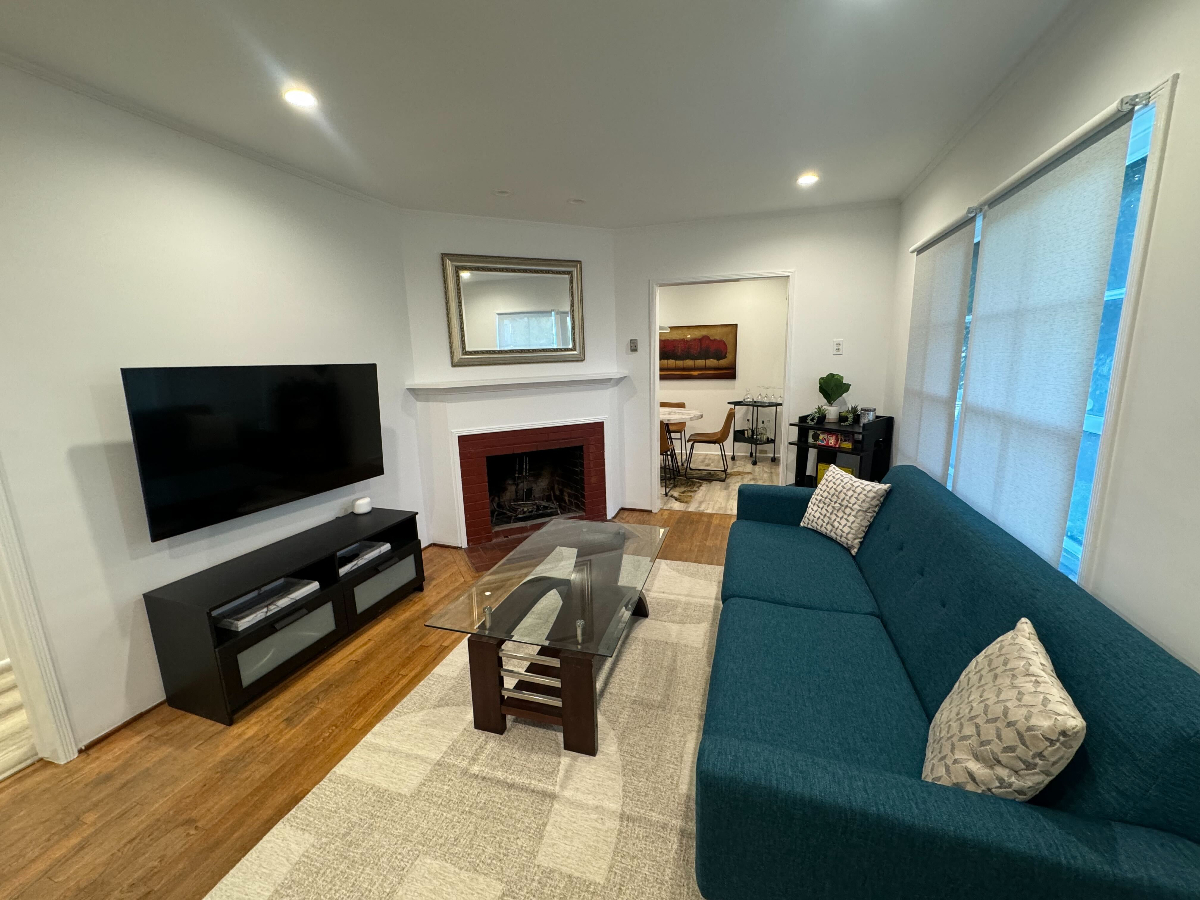 West LA Fully Furnished 2 Bedroom Bungalow - Photo 1
