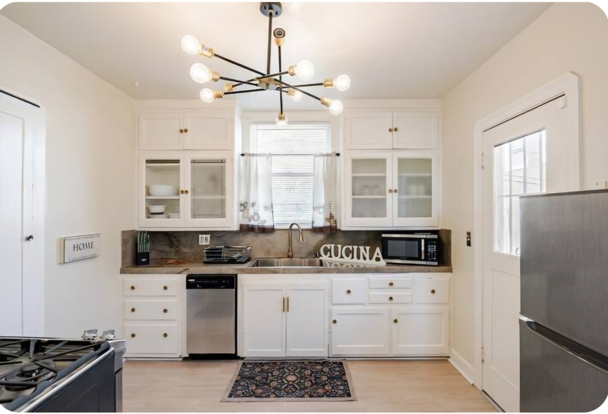 Chic and Classy Home in a Quiet Walkable Neighborhood,Off Street Parking - Photo 5