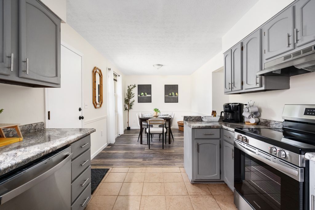 Northern Peak - Cozy and Welcoming 3BR, 1.5BA - Photo 11