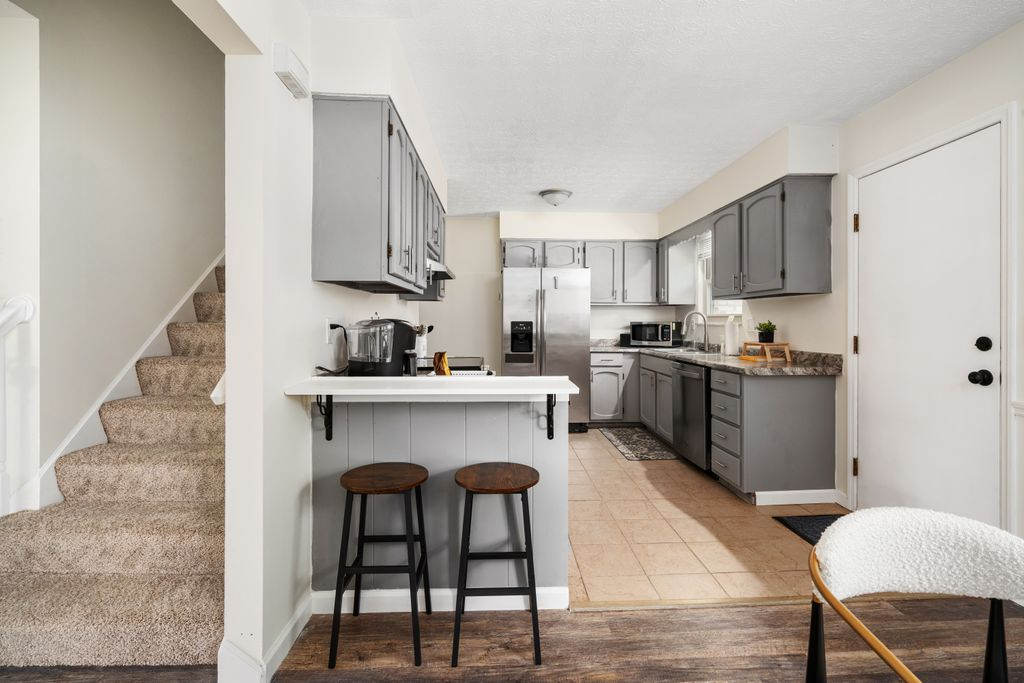 Northern Peak - Cozy and Welcoming 3BR, 1.5BA - Photo 10