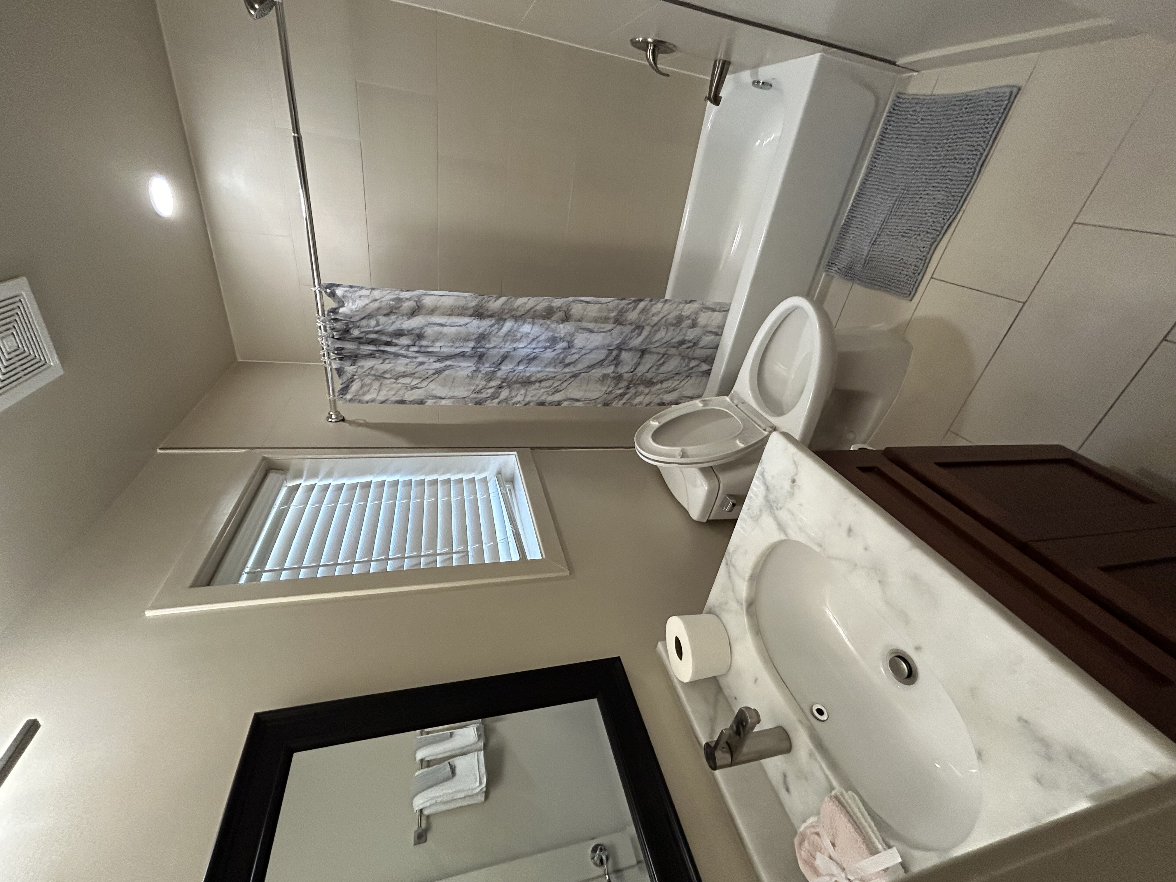 Private bedroom & private full bathroom (1bed/1 Bath) - Photo 10