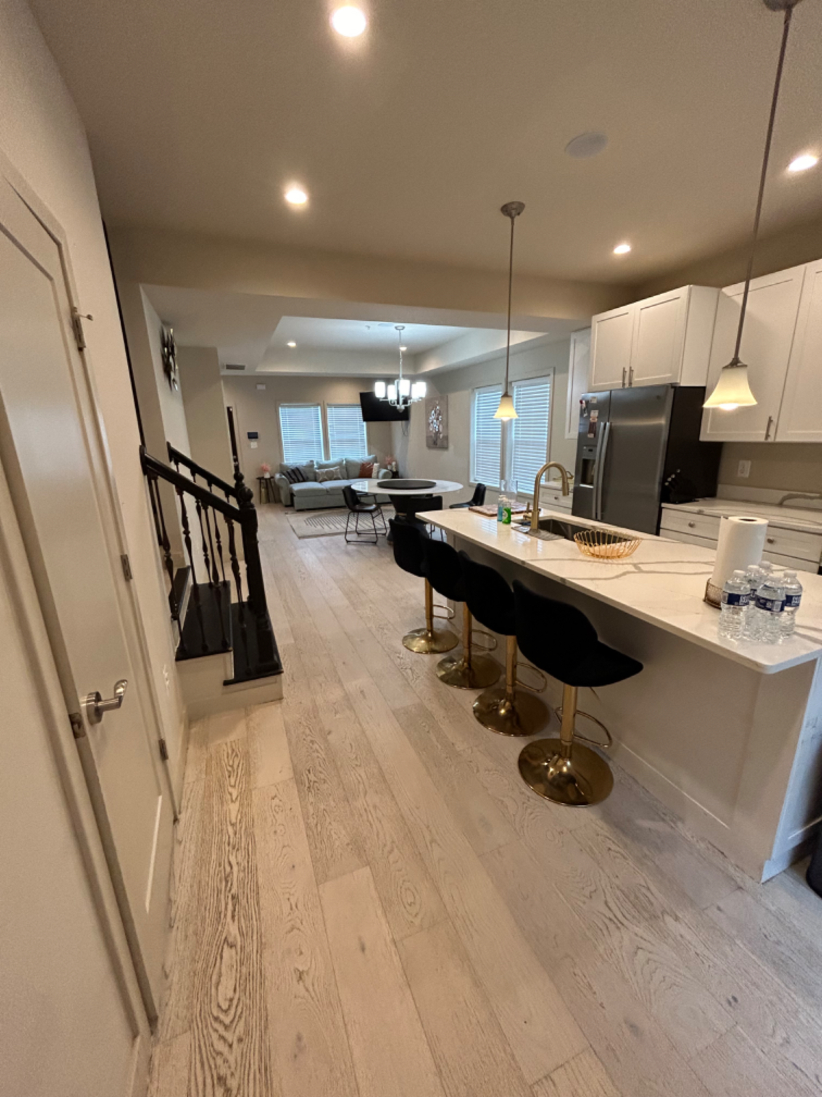 Private bedroom & private full bathroom (1bed/1 Bath) - Photo 2