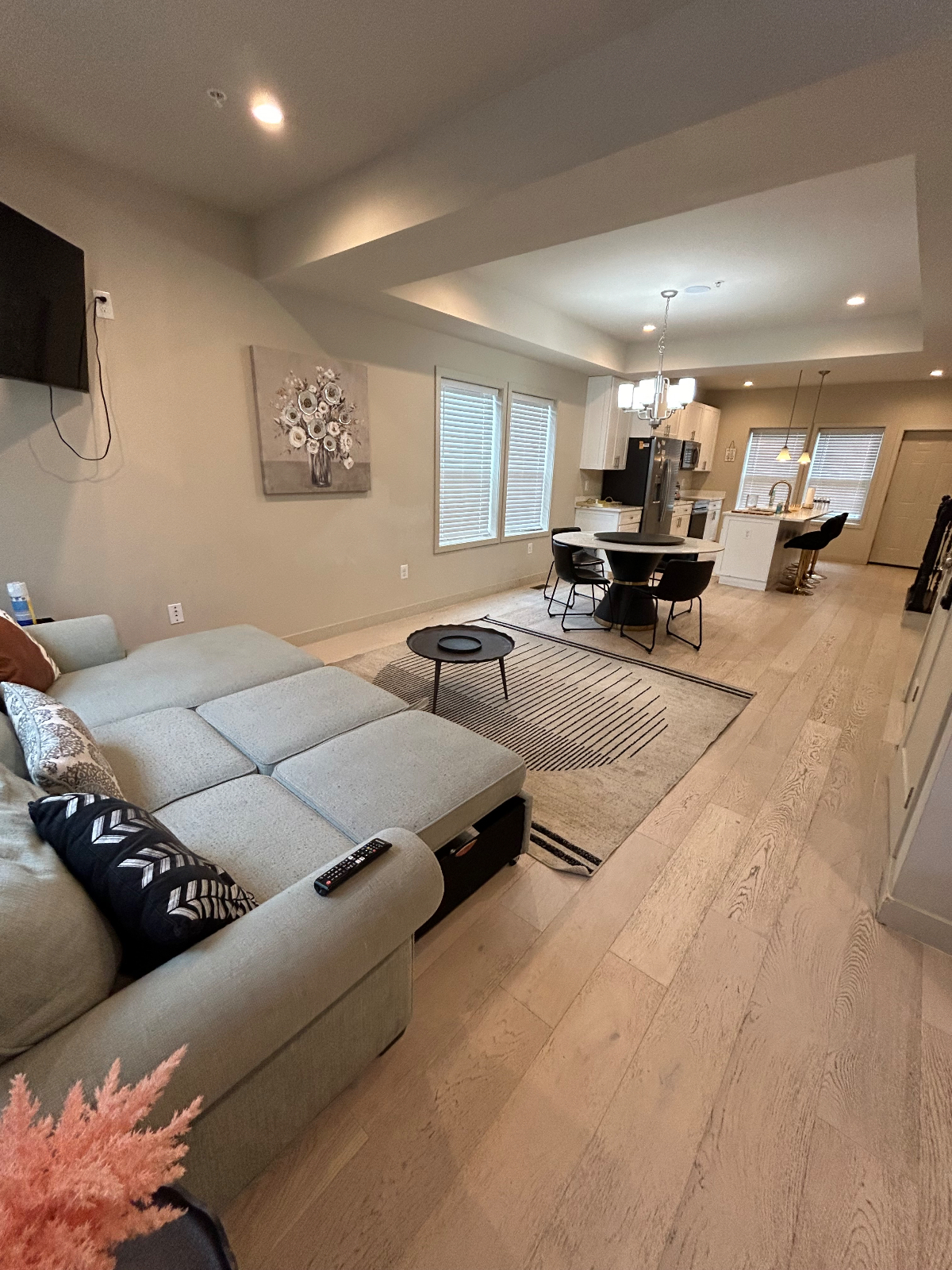 Private bedroom & private full bathroom (1bed/1 Bath) - Photo 1