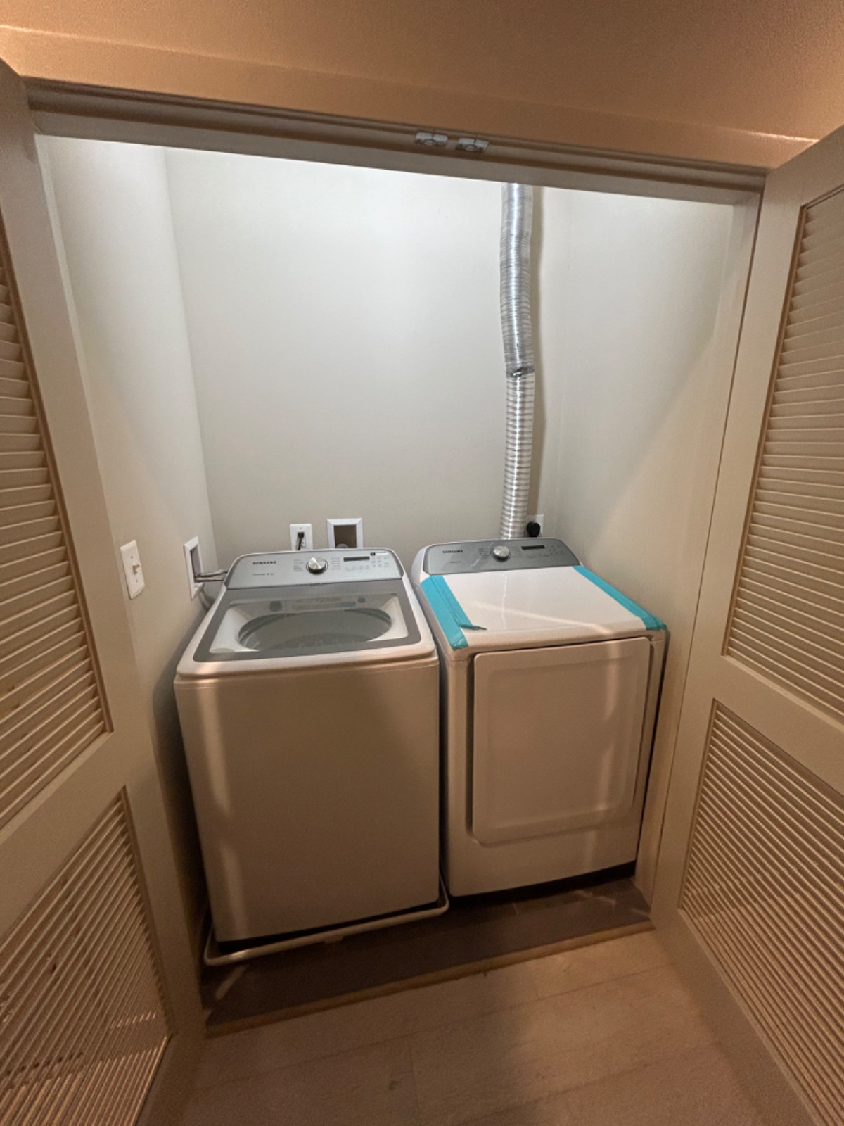 Private bedroom & private full bathroom (1bed/1 Bath) - Photo 4