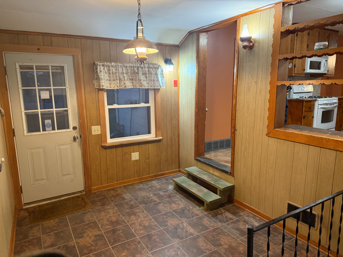 Comfortable Ranch in Essex - Photo 2