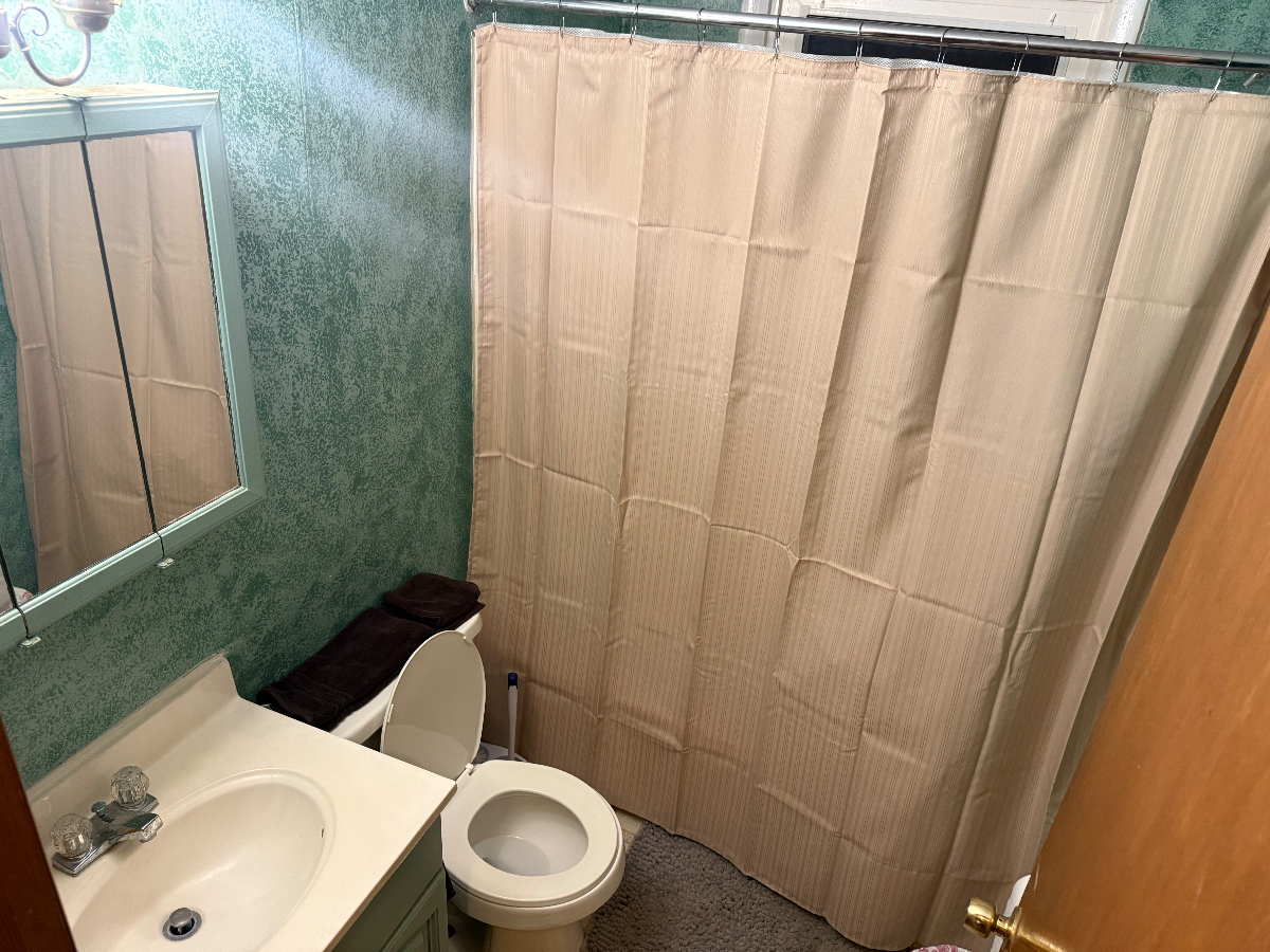Comfortable Ranch in Essex - Photo 5