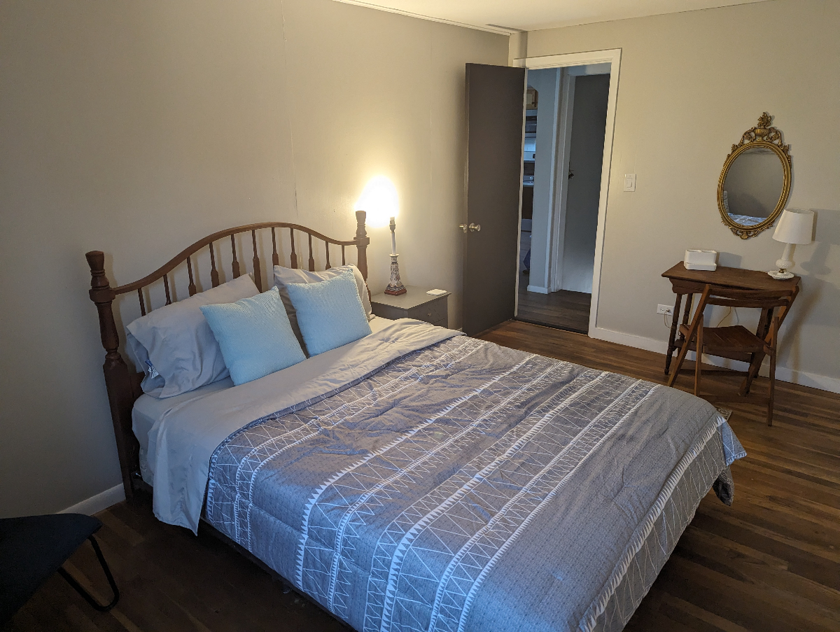 2 Bedroom 1 Bath City Apartment - Photo 2