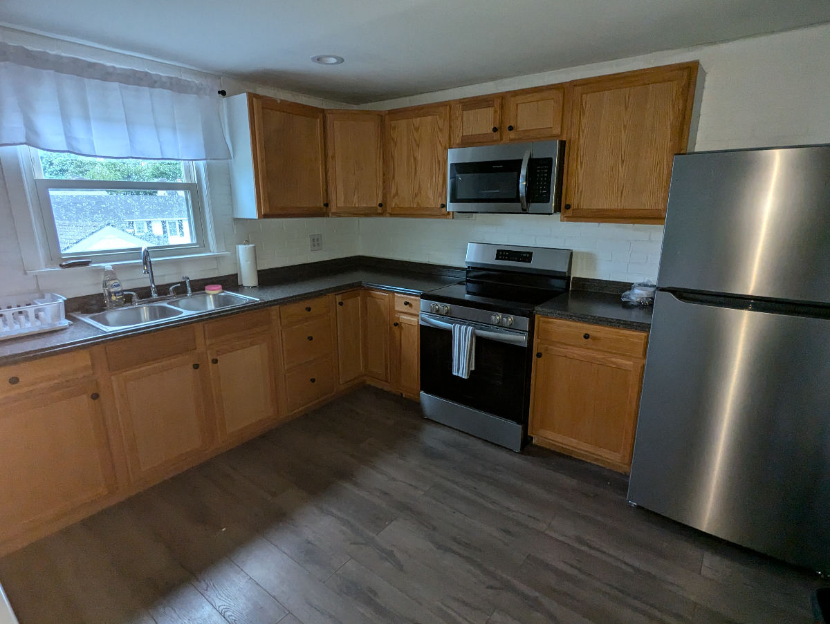 2 Bedroom 1 Bath City Apartment - Photo 3