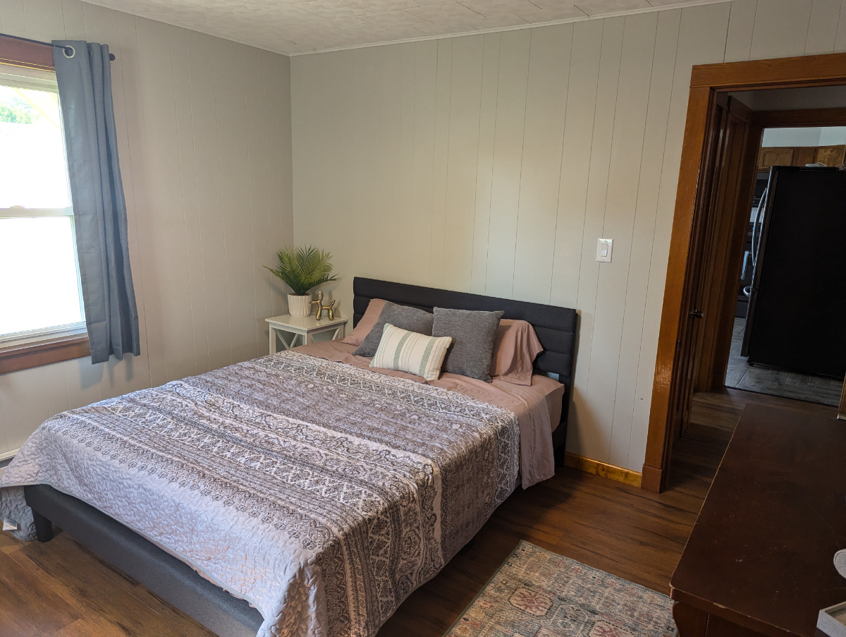2 Bedroom 1 Bath City Apartment - Photo 1