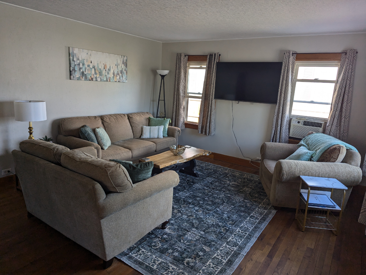 2 Bedroom 1 Bath City Apartment