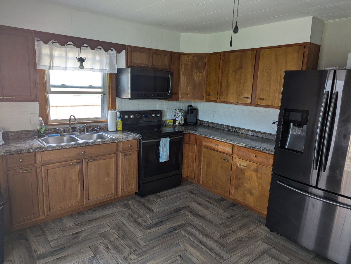 2 Bedroom 1 Bath City Apartment - Photo 4