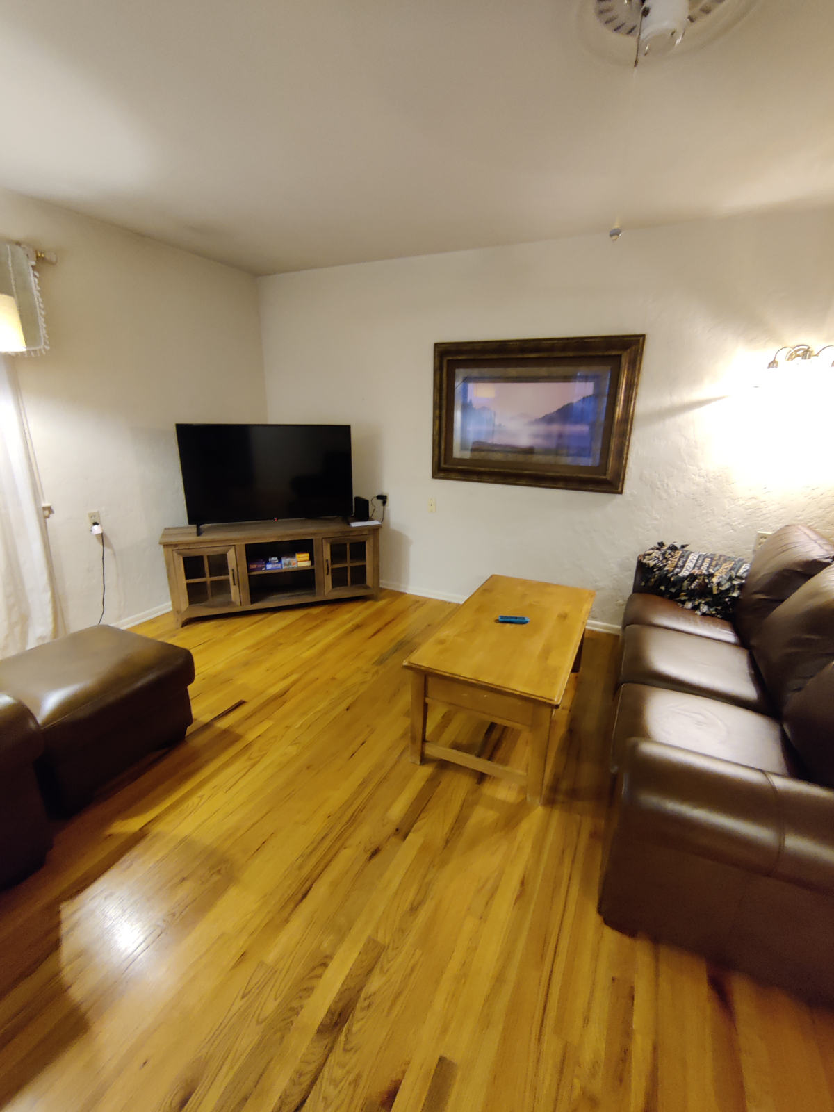 Cozy Home - 4 minutes to the Hospital and 10 minutes to the Power Plant - Photo 4