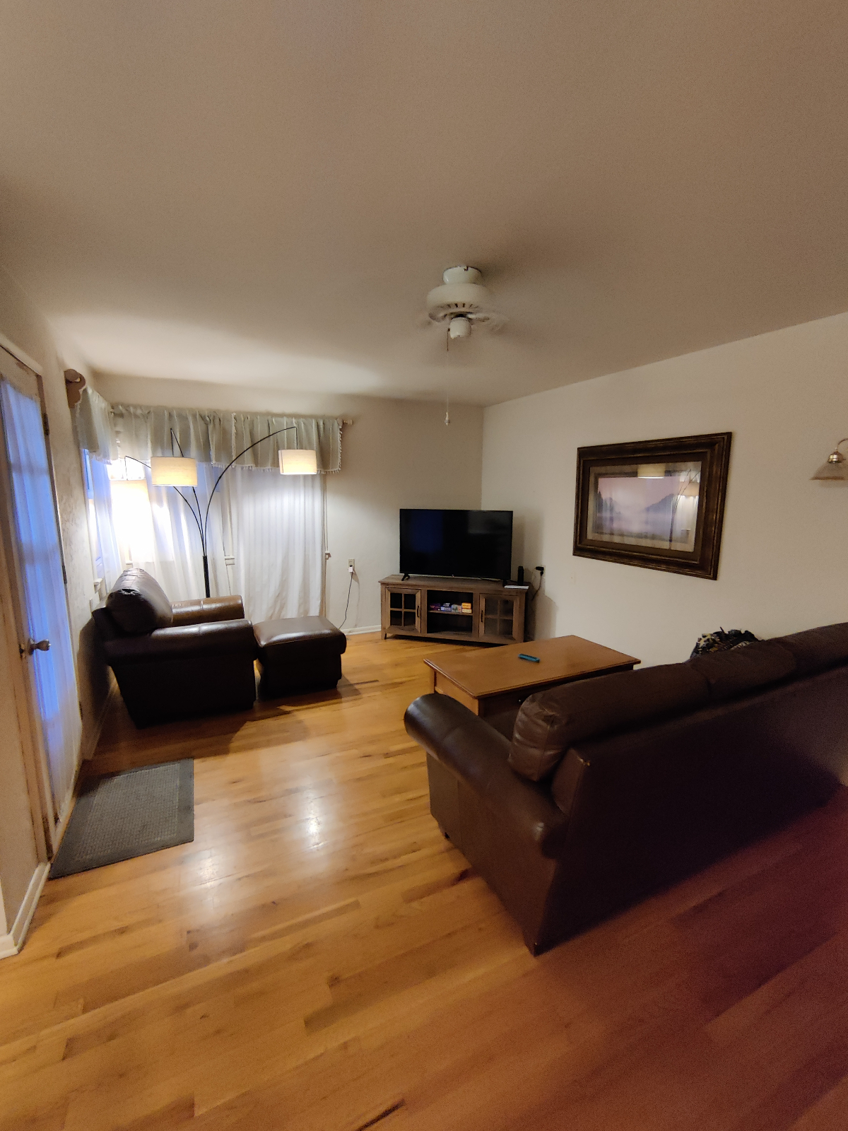 Cozy Home - 4 minutes to the Hospital and 10 minutes to the Power Plant - Photo 6