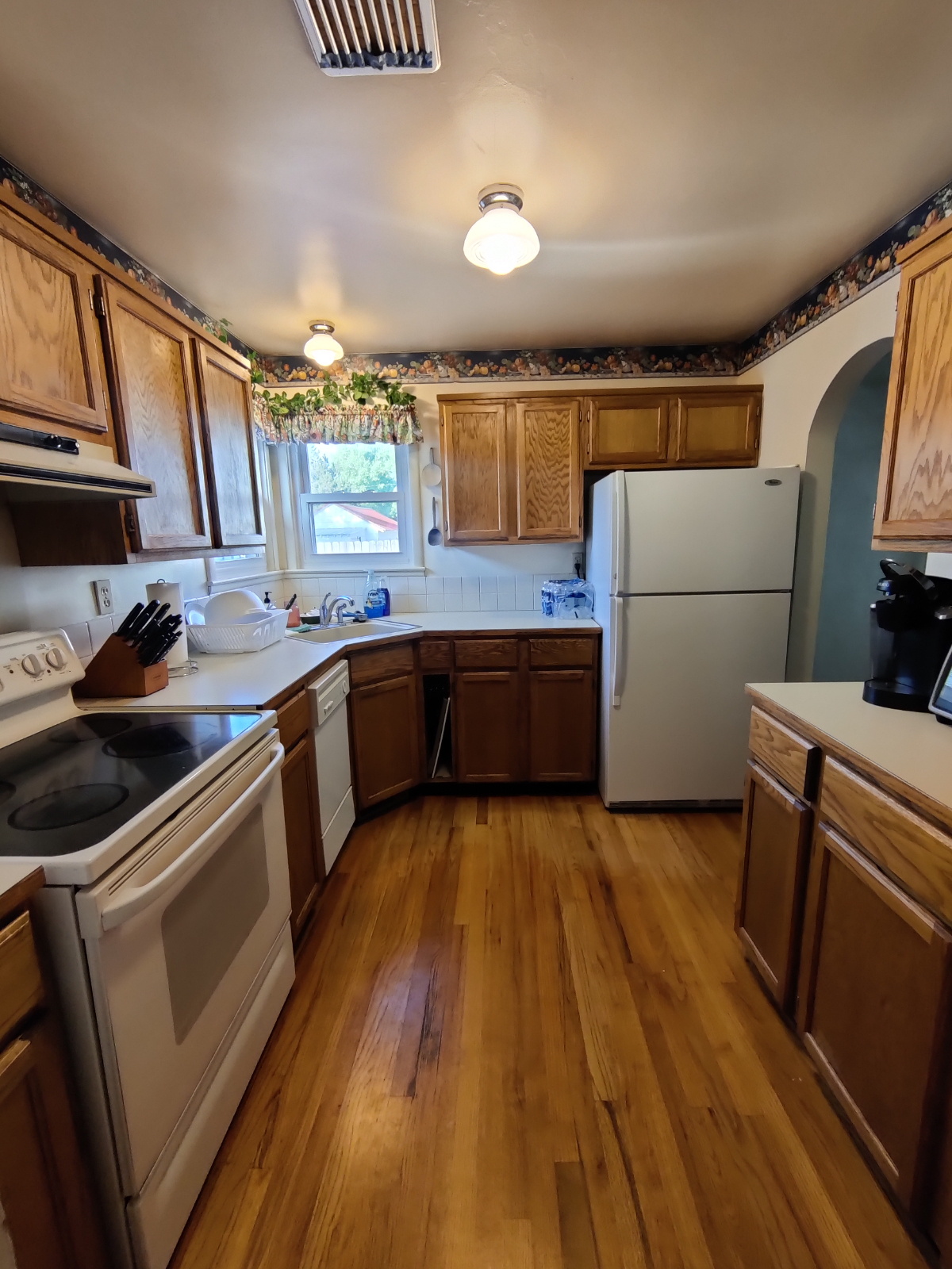 Cozy Home - 4 minutes to the Hospital and 10 minutes to the Power Plant - Photo 10