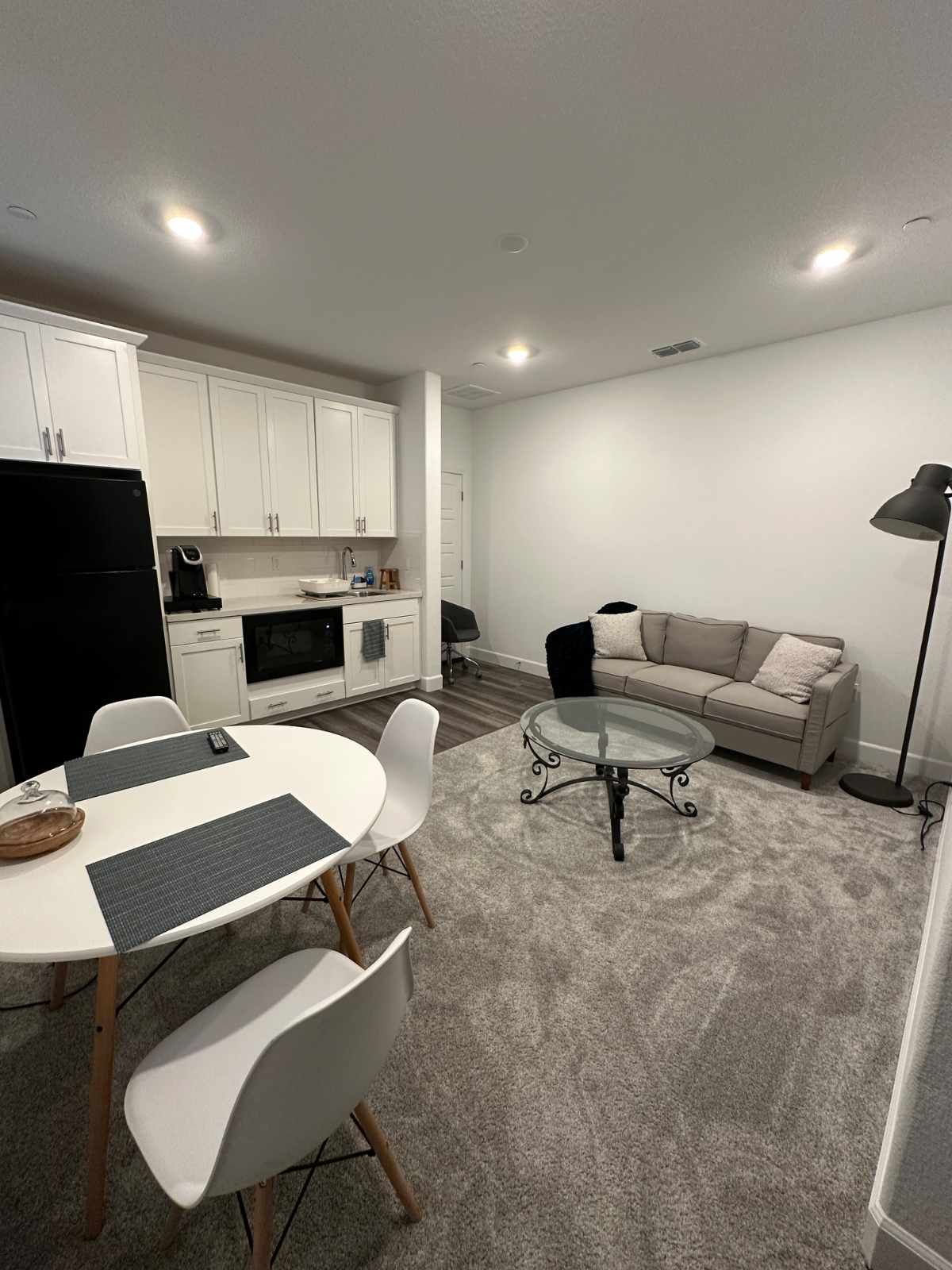 Self-contained suite in house with private entrance, includes own washer and dryer, kitchenette, living room, bedroom - Photo 1
