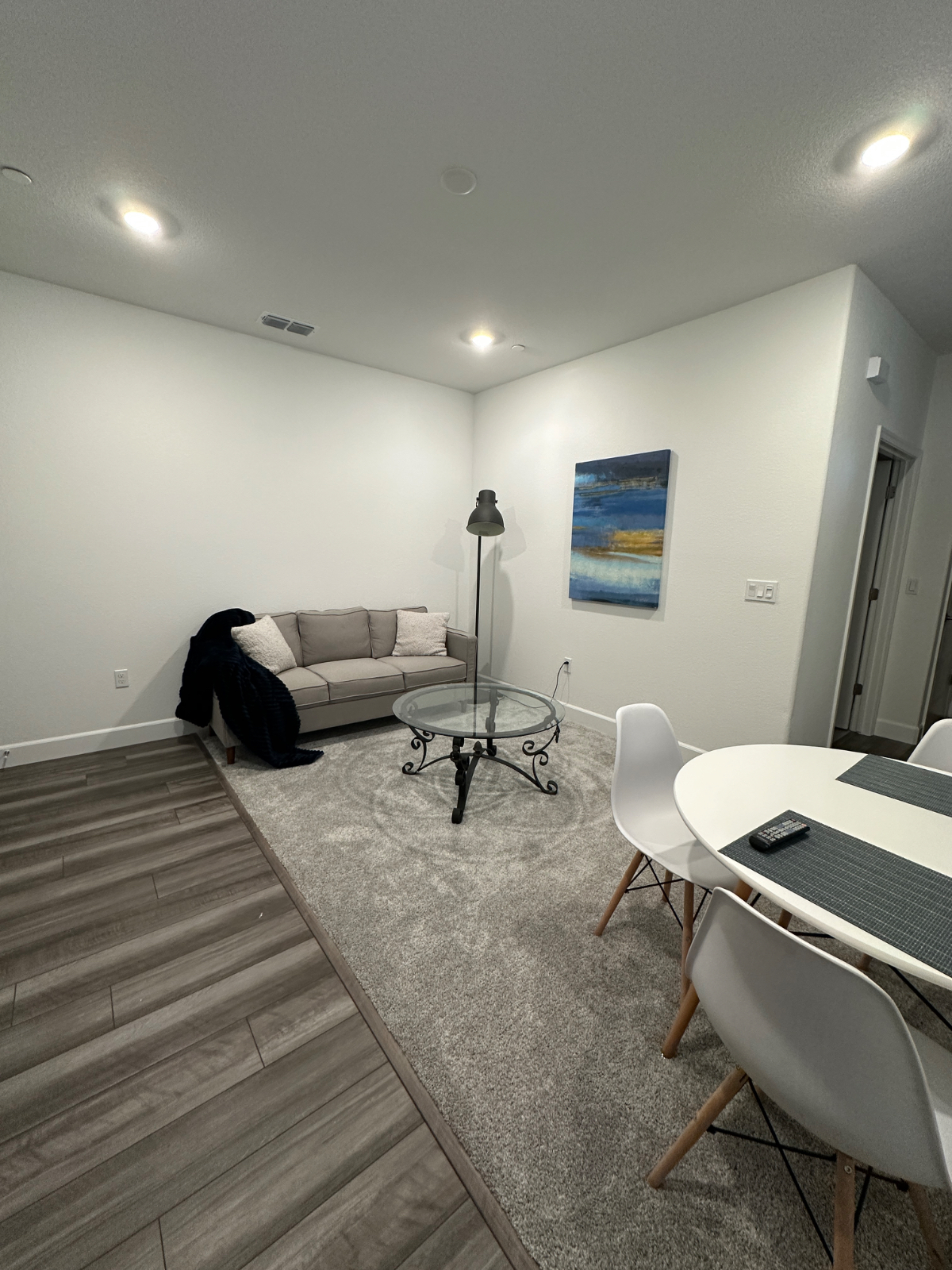 Self-contained suite in house with private entrance, includes own washer and dryer, kitchenette, living room, bedroom - Photo 5