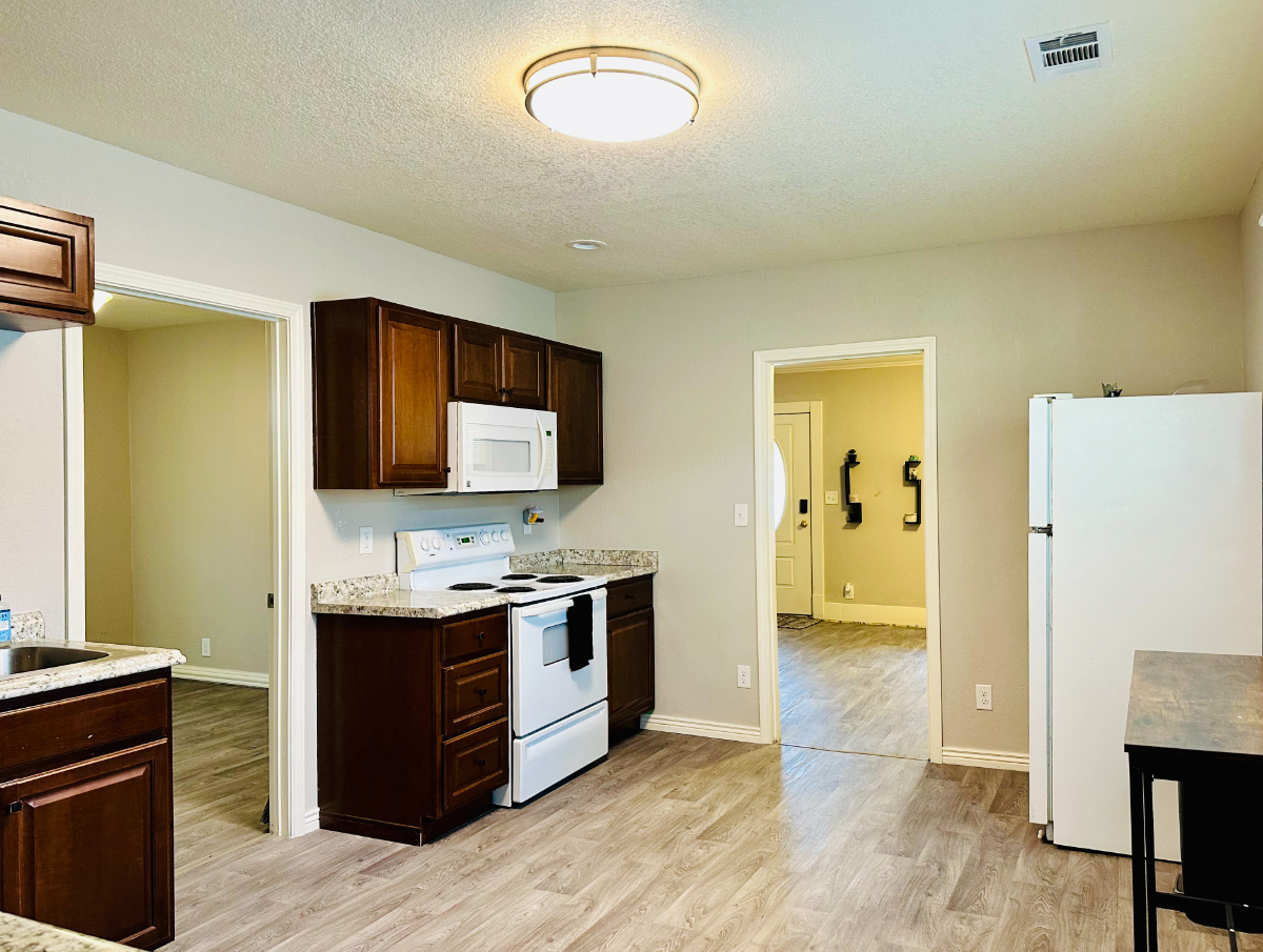 Spacious and well kept home with large yard - Photo 6