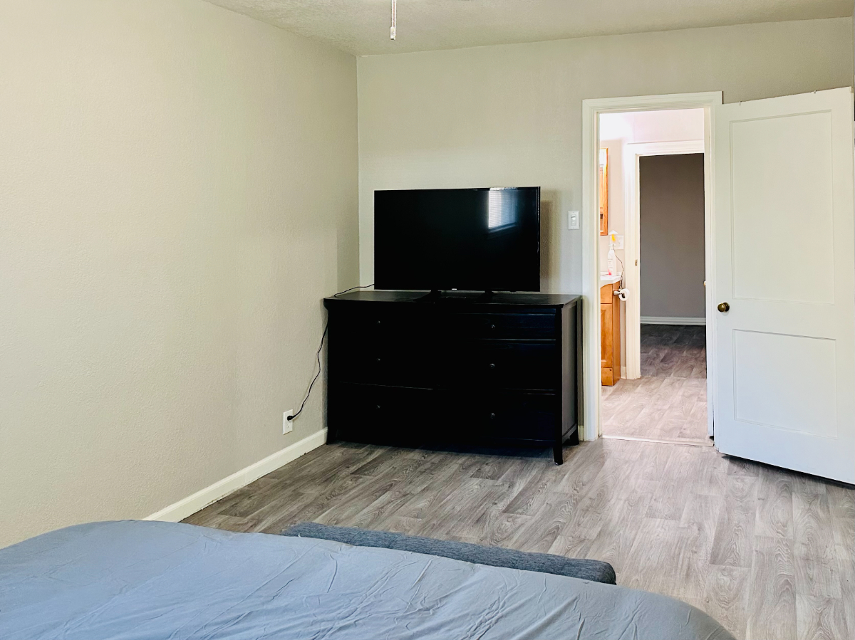 Spacious and well kept home with large yard - Photo 8