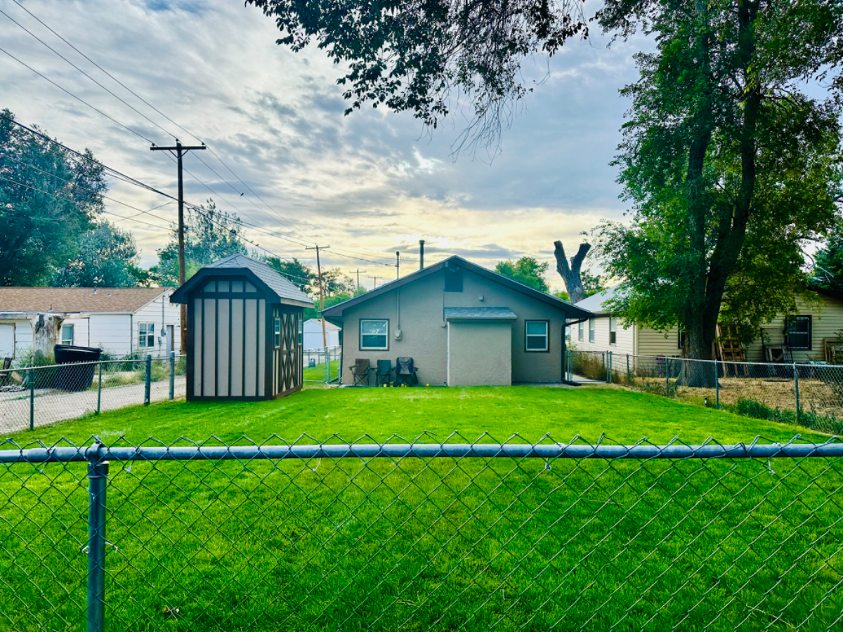 Spacious and well kept home with large yard - Photo 12