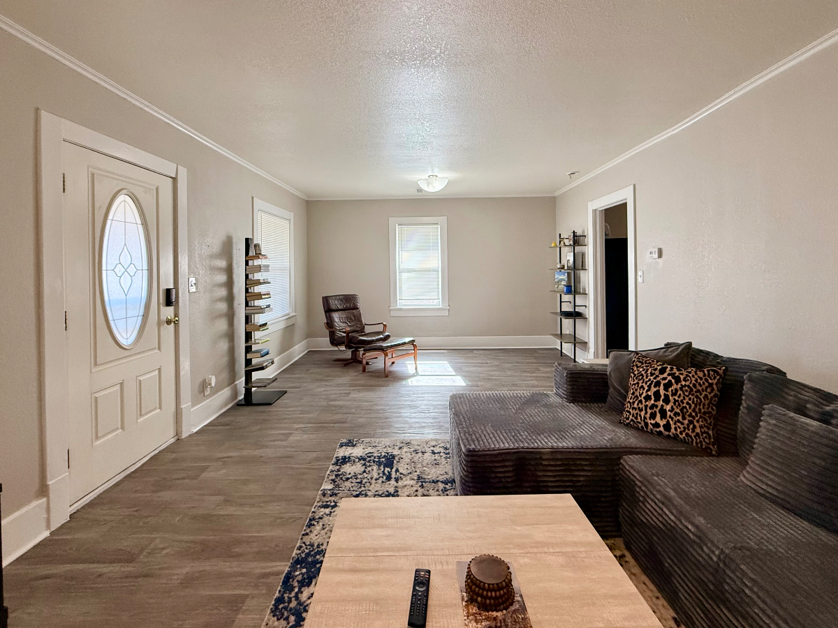 Spacious and well kept home with large yard - Photo 3