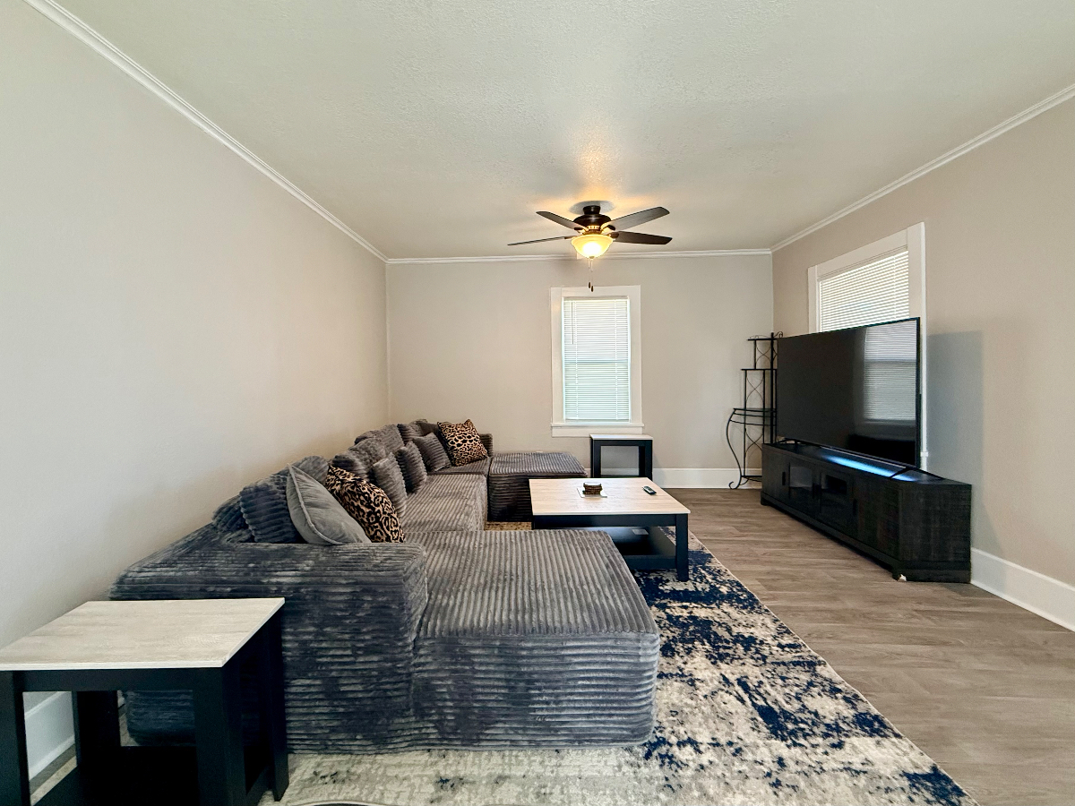 Spacious and well kept home with large yard - Photo 4