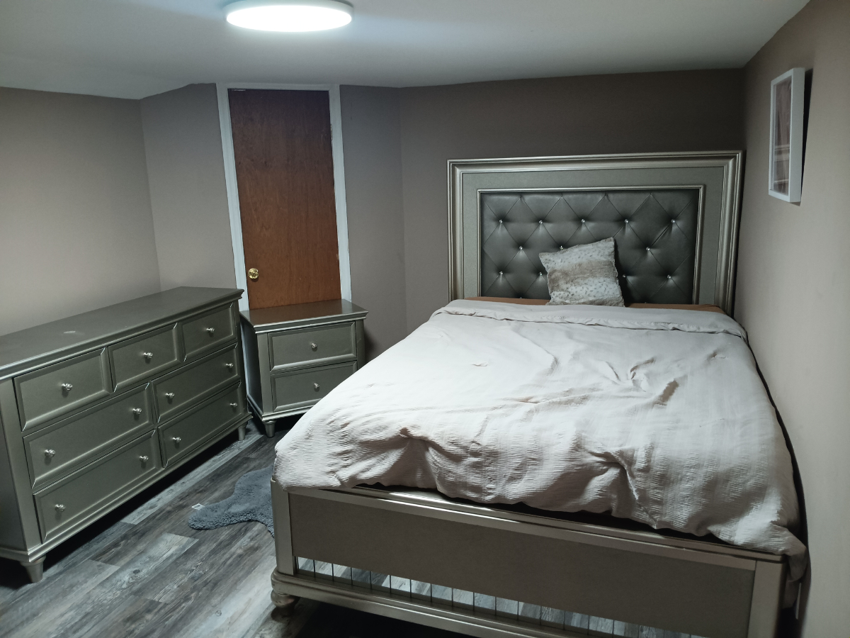 Fully furnished 1 bedroom apt in quiet neighborhood - Photo 5