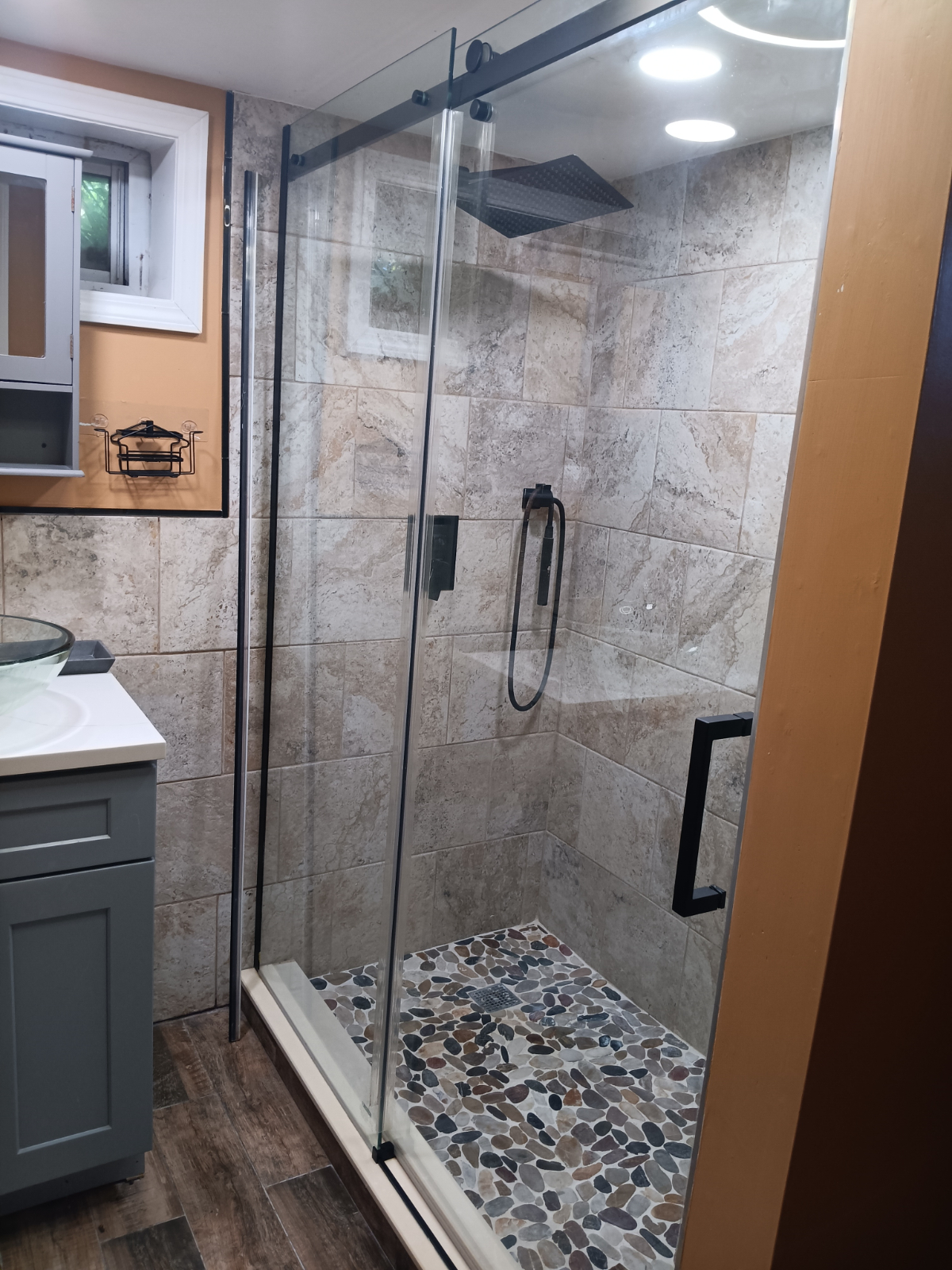 Fully furnished 1 bedroom apt in quiet neighborhood - Photo 6