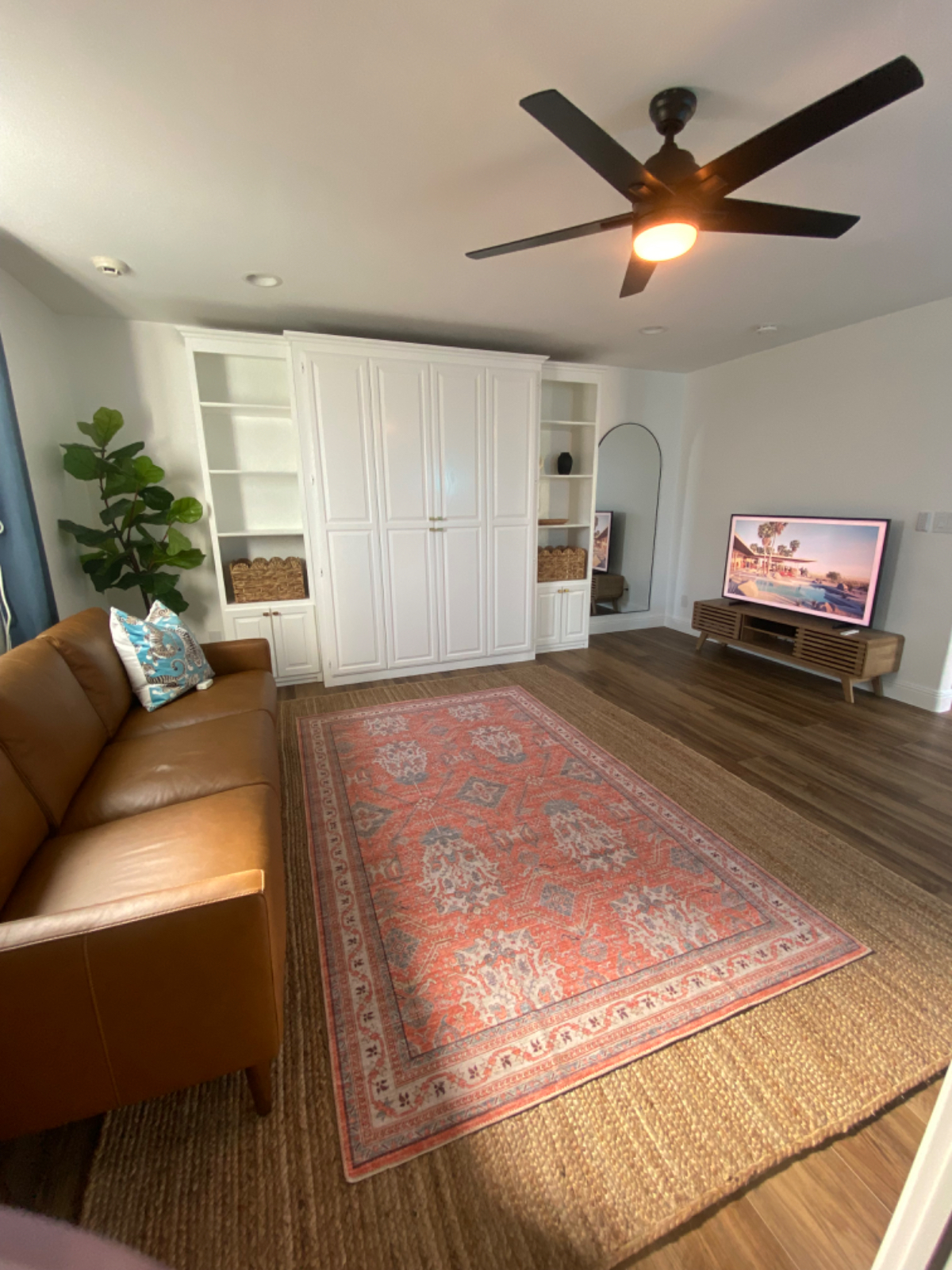 Hotel California Guest House w/full kitchen/private washer/dryer&entrance - Photo 3
