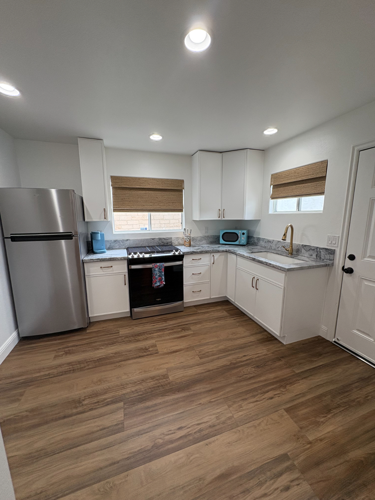 Hotel California Guest House w/full kitchen/private washer/dryer&entrance - Photo 5