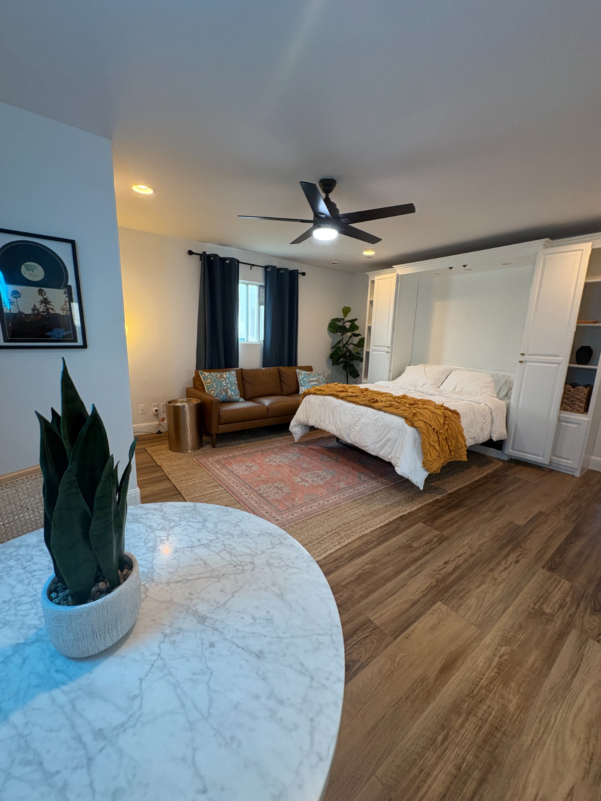 Hotel California Guest House w/full kitchen/private washer/dryer&entrance - Photo 2