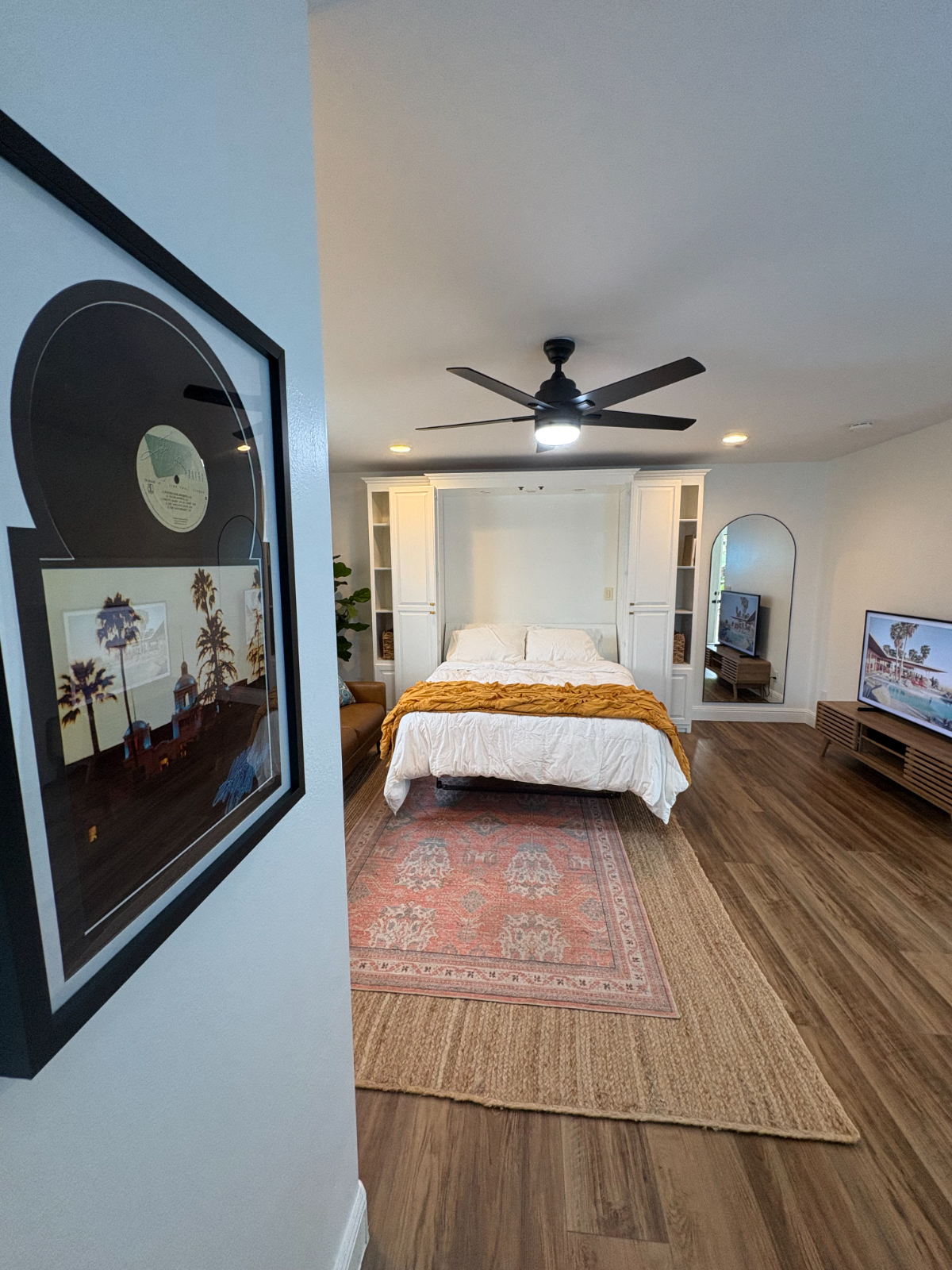 Hotel California Guest House w/full kitchen/private washer/dryer&entrance - Photo 1