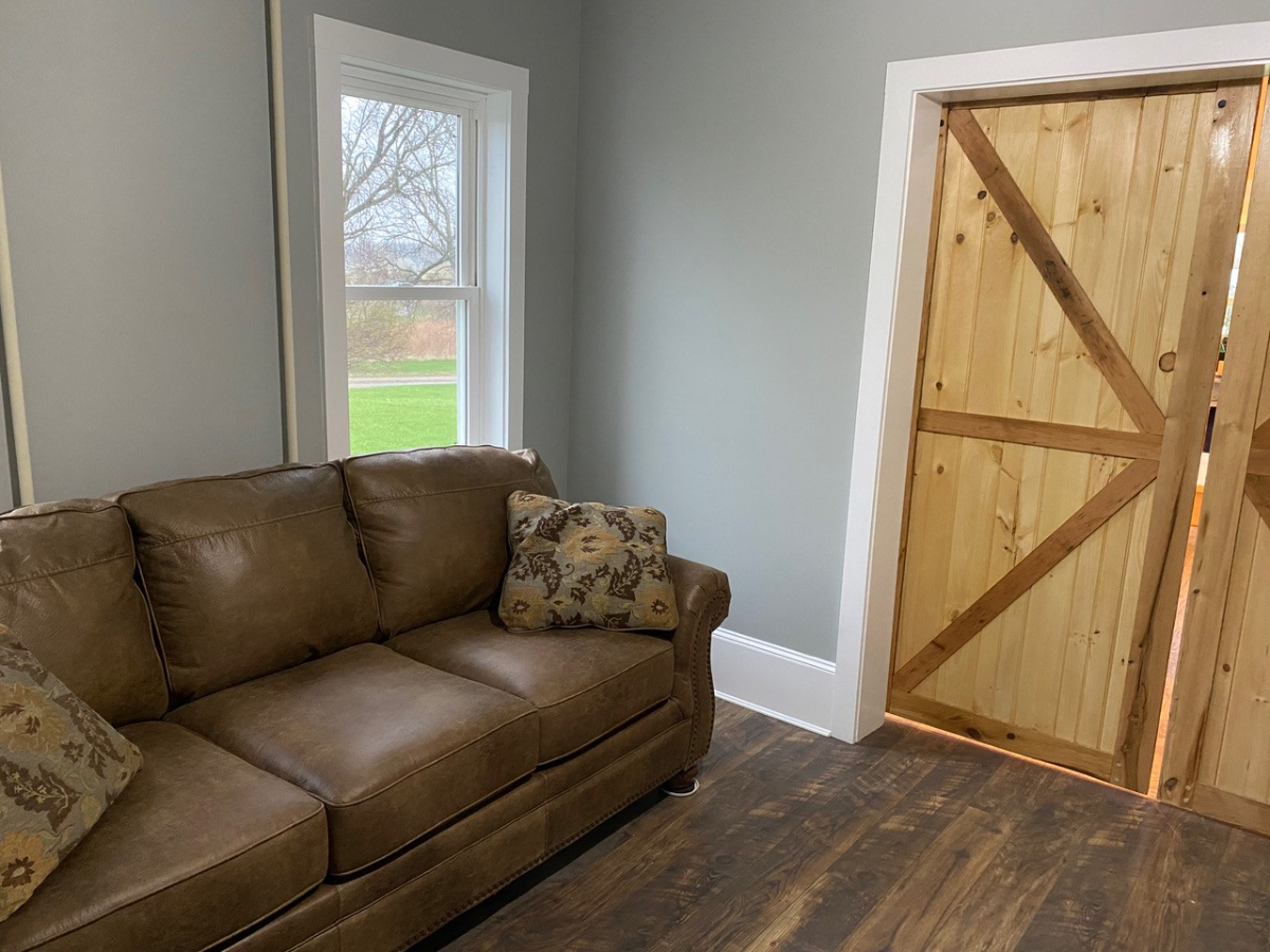 Your Dreamy First-Floor Hideaway Awaits Idyllic 1BR/1BA Apartment with Captivating Front Porch - Lux - Photo 1