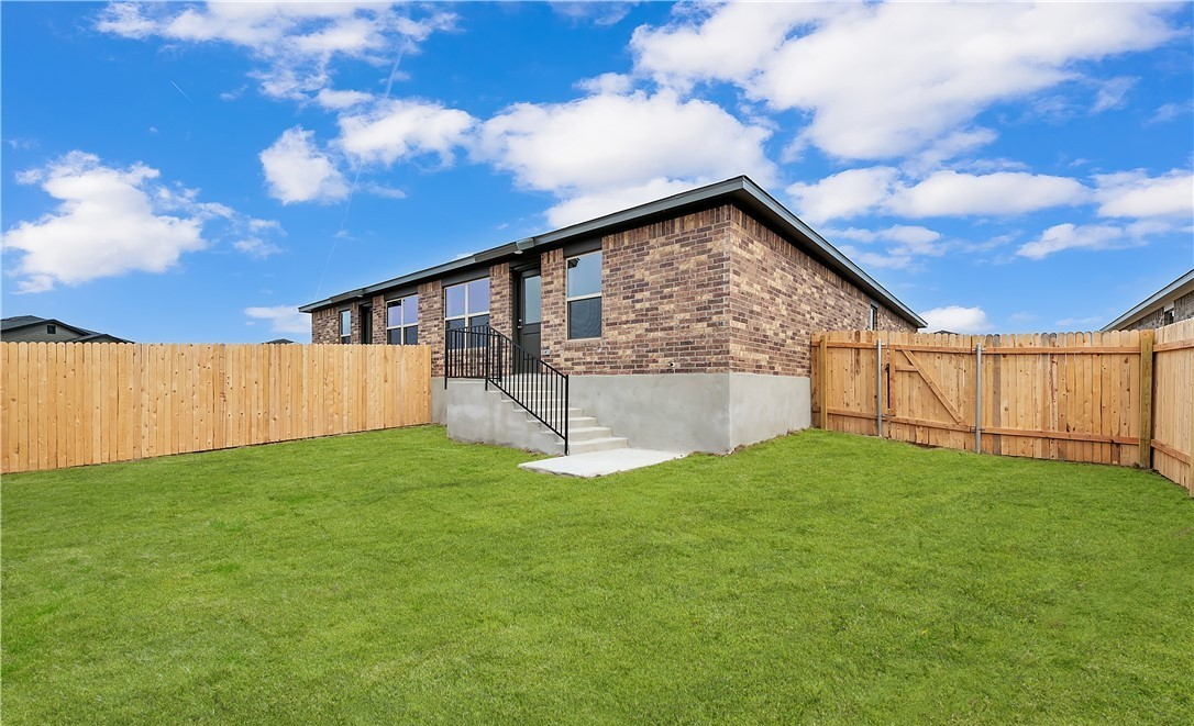 3/2 Modern Furnished Home- Ring Doorbell Acess - WiFi -- minutes from Killeeen, Austin and Waco - Photo 2