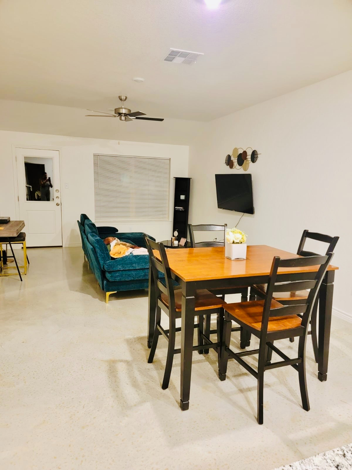 3/2 Modern Furnished Home- Ring Doorbell Acess - WiFi -- minutes from Killeeen, Austin and Waco - Photo 5