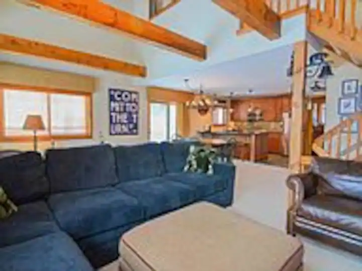 Stunning 3-Bedroom Townhouse Condo in Ludlow, Vermont with Charming Interior, Outdoor Patio, and Con - Photo 2