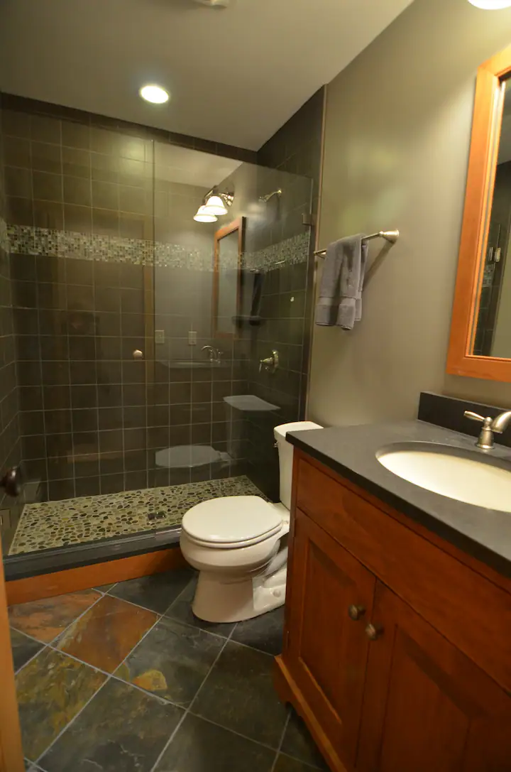 Stunning 3-Bedroom Townhouse Condo in Ludlow, Vermont with Charming Interior, Outdoor Patio, and Con - Photo 9