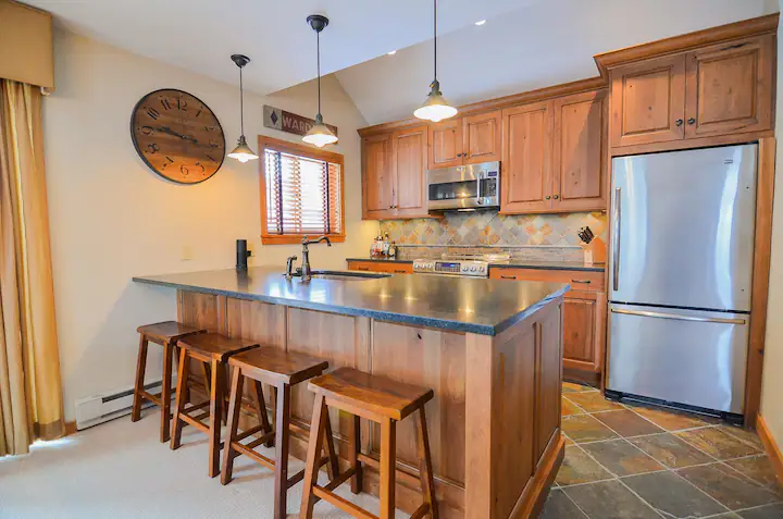 Stunning 3-Bedroom Townhouse Condo in Ludlow, Vermont with Charming Interior, Outdoor Patio, and Con - Photo 6