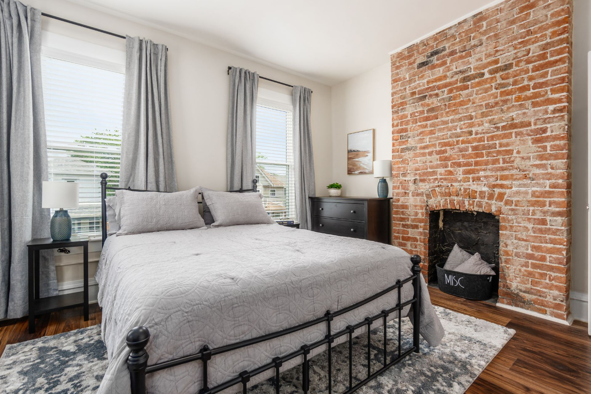 Queen Sized Room in Columbus, Ohio