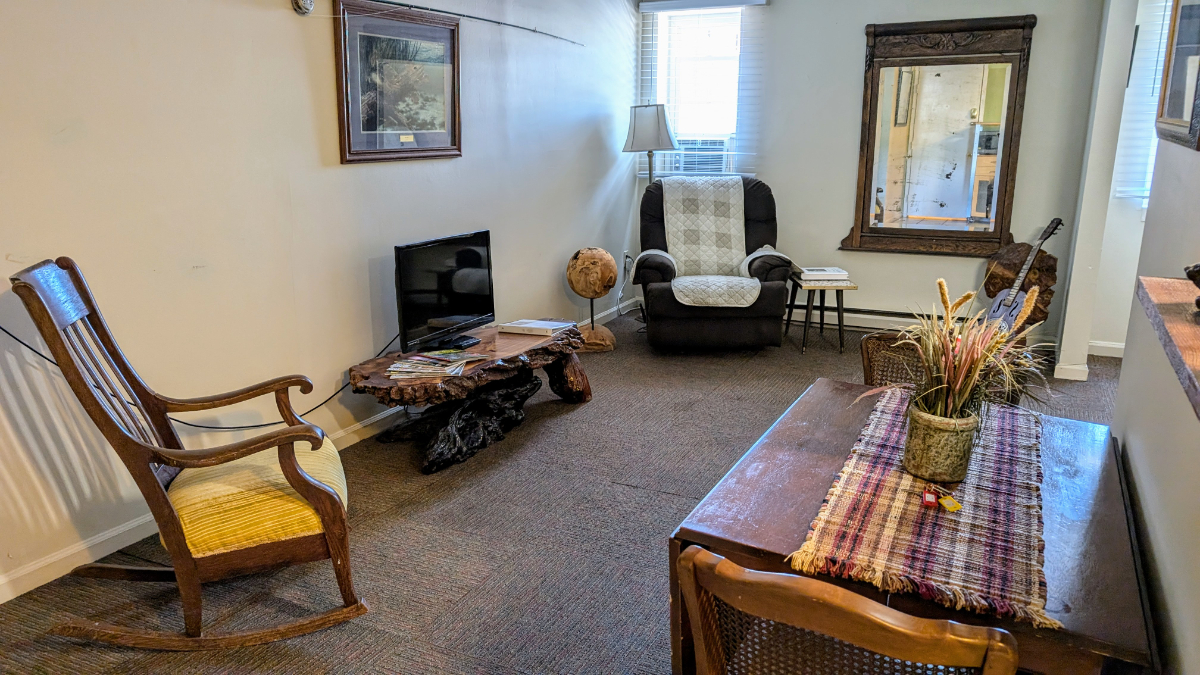 Cozy apartments downtown Hinton,WV - Photo 1