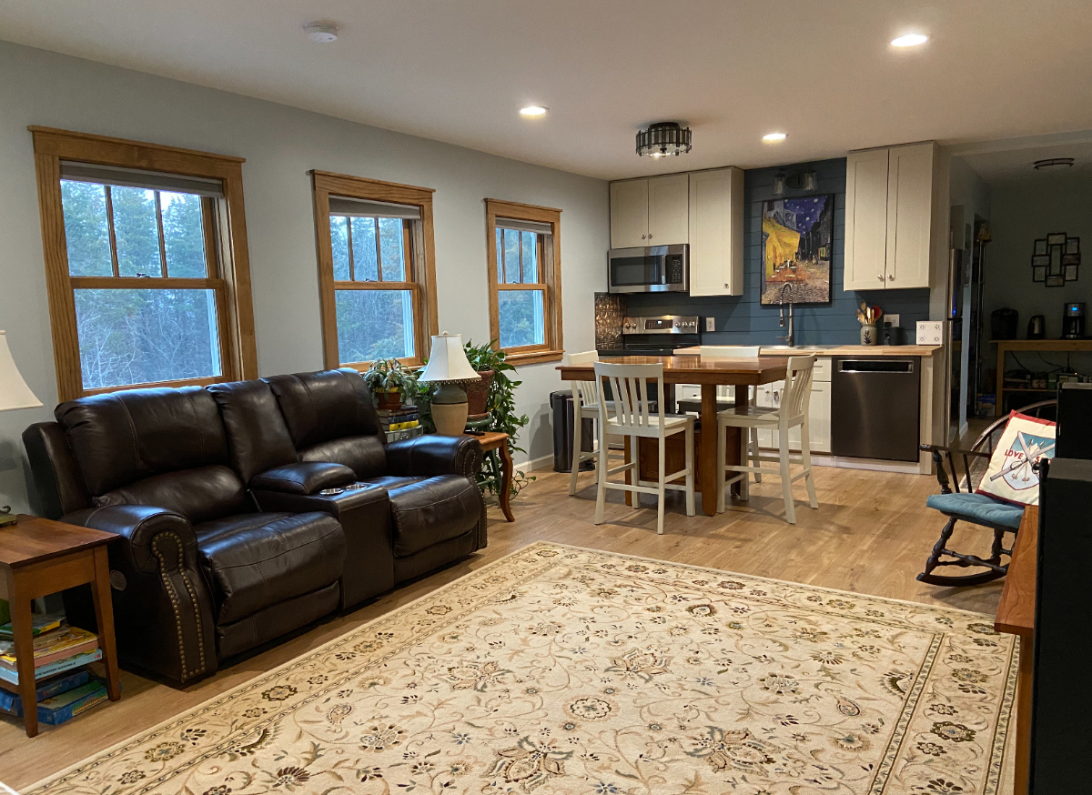 Cozy,quiet apartment located along Camplain bike loop - Photo 1