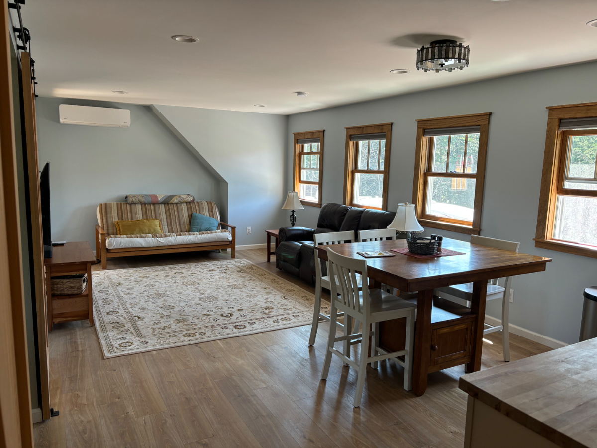 Cozy,quiet apartment located along Camplain bike loop - Photo 5