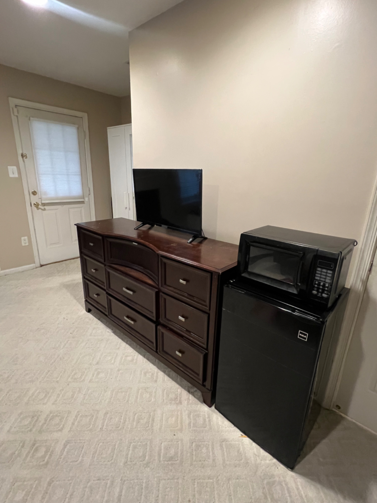 Cozy Studio in Kingstowne - Photo 3