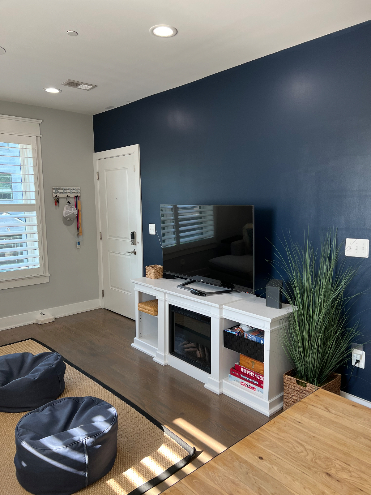 Modern Condo -  Private Room - Queen Bedroom - Private Bathroom - Parking - Rooftop Access - Photo 3