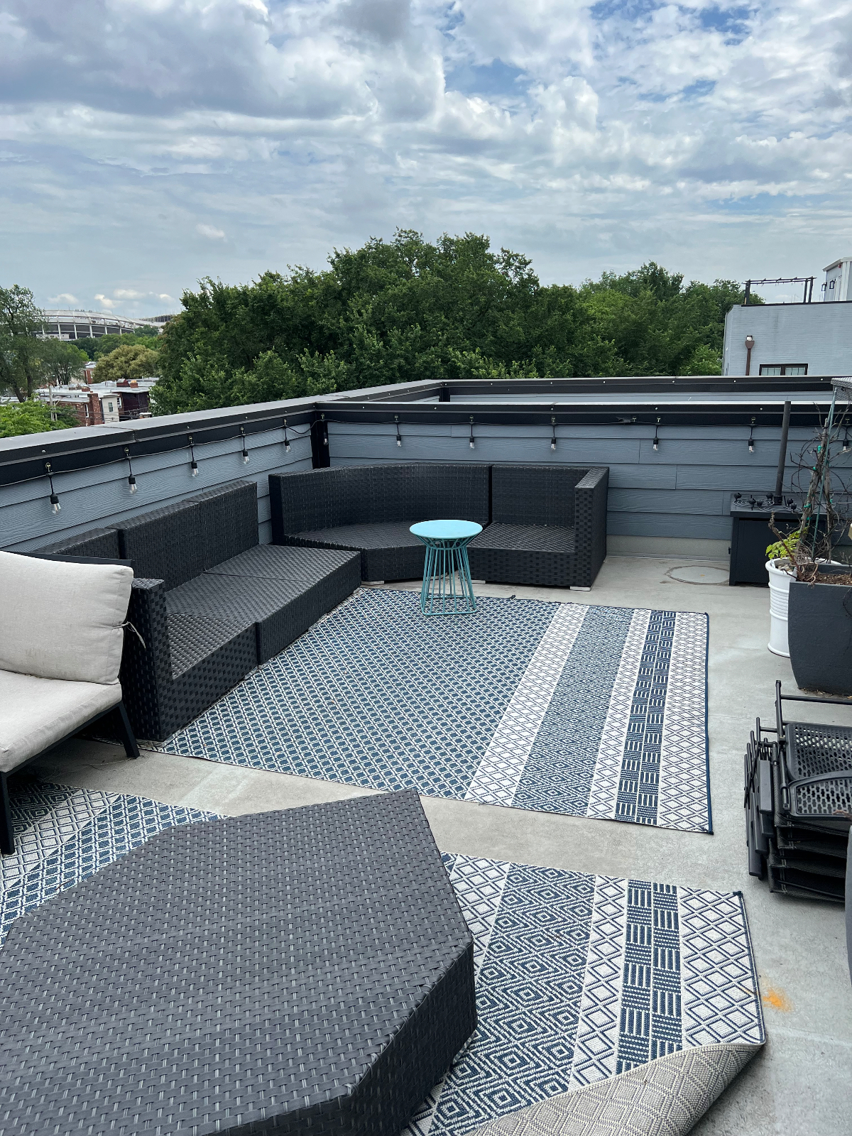 Modern Condo -  Private Room - Queen Bedroom - Private Bathroom - Parking - Rooftop Access - Photo 11