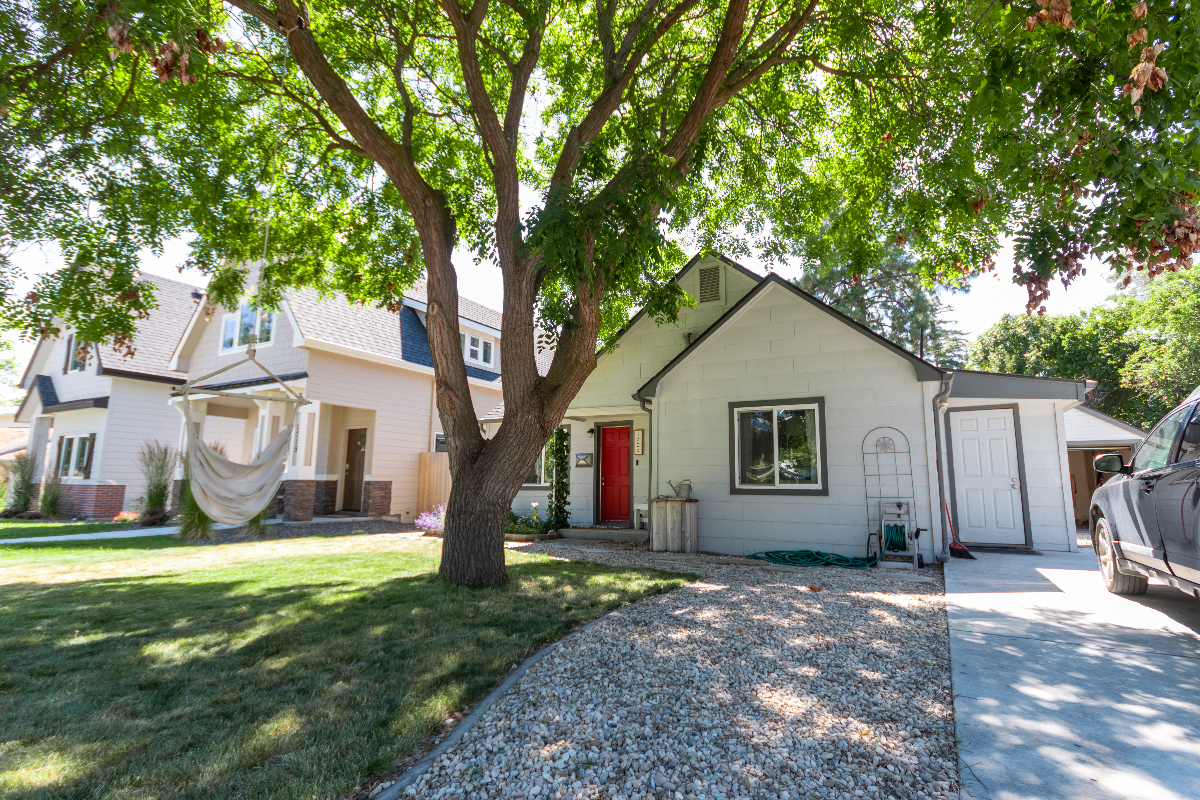 Boise Bungalow located within 15 mins to St. Al's and St. Luke's