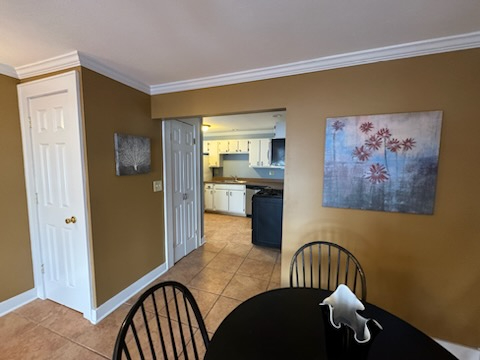 Lower Flat Pets Allowed - Photo 4