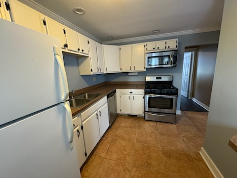 Lower Flat Pets Allowed - Photo 6