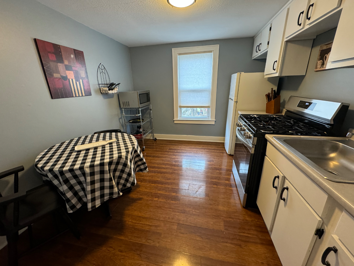 Lower Flat Pets Allowed - Photo 4