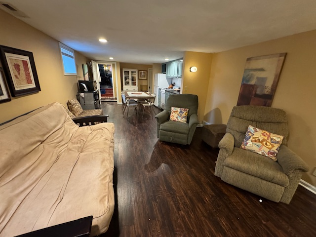 Lower Flat Pets Allowed - Photo 4